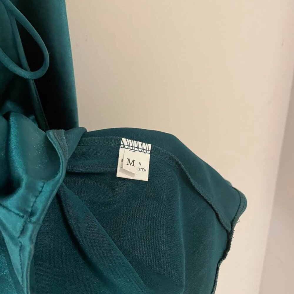 NWT Dark Green Rosedress Mini Dress - Size Adult Medium - Picture 3 of 6